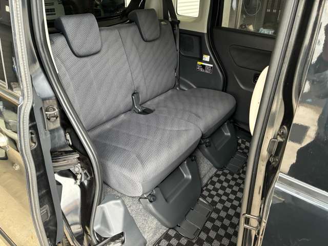 後部座席シート部分！