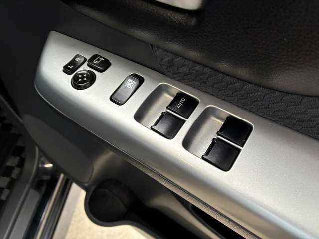 電動格納式ドアミラー、パワーウィンドウ標準装備です！