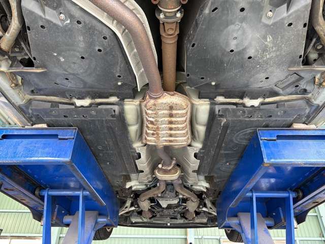 下廻り、足回りに酷い錆など無く状態良好です。