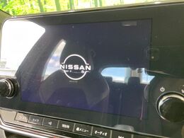 【メーカー純正ナビ】インテリアに溶け込むスタイリッシュな「専用設計」メーカーナビを装備♪視認性や操作性など基本性能にも優れ、より上質なカーライフをお楽しみいただけます。