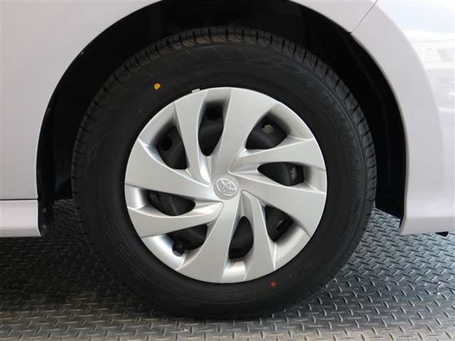 R7年式夏タイヤ175/70R14ダンロップ製です。