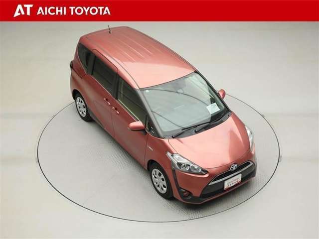 両側パワースライドドア付きだから、狭い駐車スペースなどでの乗り降りラクラク♪小さなお子さまのいるご家庭には嬉しい装備です。