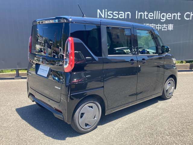プライバシ-ガラスが装備されています。外を見るときは気にならずに、後方車両から車内が見えにくい設計です。
