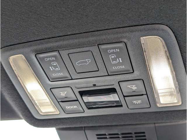 便利なリヤパワーゲート装備でお迎え便利な両側パワースライドドア装備です！！