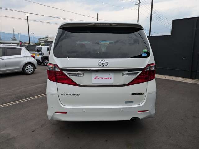 バックカメラ装備で車庫入れも安心です。