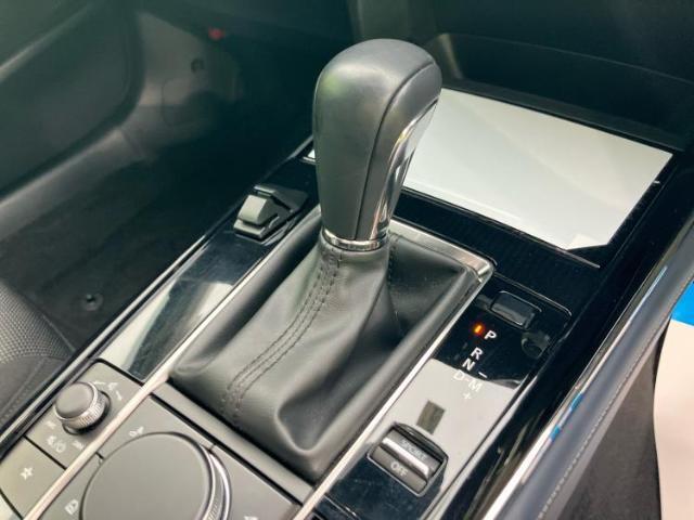 お車に合わせて無料保証以外にも、保証範囲、期間、距離を拡充させた有料保証もご用意しております！中古車の購入が初めてで不安・・・というお客様もご安心ください！