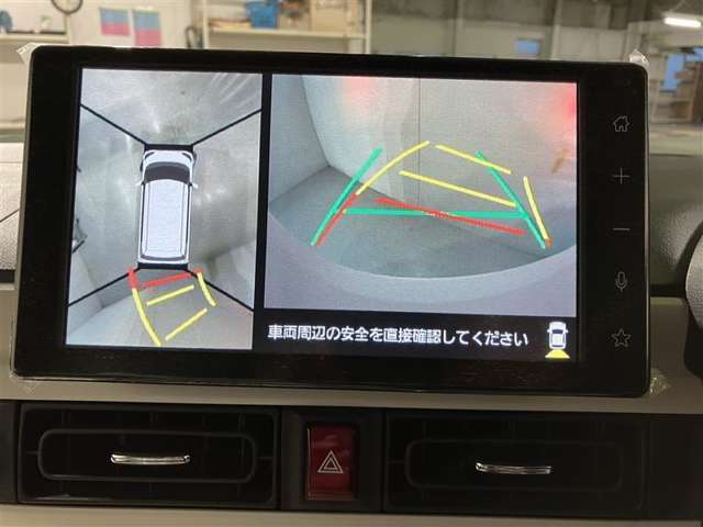 パノラミックビューモニター付きです。車両を上から見たような映像をディスプレイオーディオ画面に表示。運転席からの目視だけでは見にくい、車両周辺の状況をリアルタイムでしっかり確認できます。