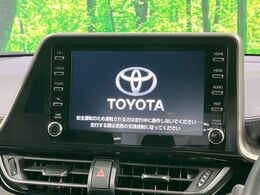 【純正ナビ】人気の純正ナビを装備しております。ナビの使いやすさはもちろん、オーディオ機能も充実！キャンプや旅行はもちろん、通勤や買い物など普段のドライブも楽しくなるはず♪