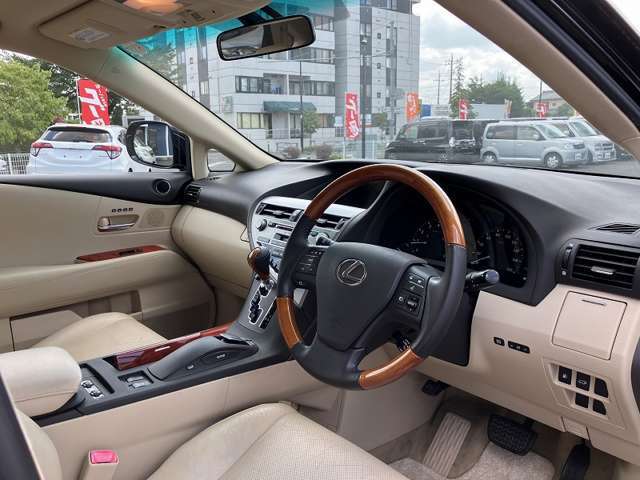 自社ローン店の中古車は市場価格より高いことがよくあります。カートルズは金利なしでも適正価格！金利なしでも車両価格が高くては意味がありません。カートルズは自社ローンでありながら、適正価格を心がけています