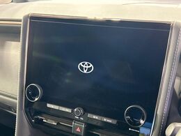 【メーカー純正ナビ】インテリアに溶け込むスタイリッシュな「専用設計」メーカーナビを装備♪視認性や操作性など基本性能にも優れ、より上質なカーライフをお楽しみいただけます。