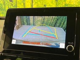 【バックカメラ】駐車時に後方がリアルタイム映像で確認できます。大型商業施設や立体駐車場での駐車時や、夜間のバック時に大活躍！運転スキルに関わらず、今や必須となった装備のひとつです！