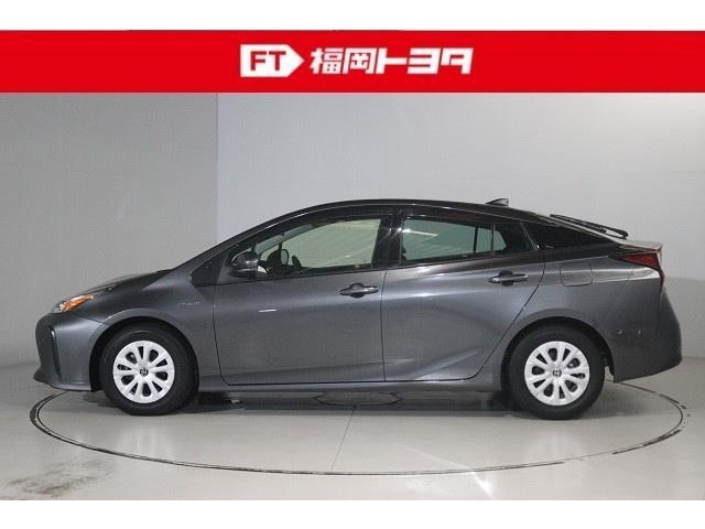 トヨタ認定中古車、評価4。キズ、へこみが少なく全体的に良好です。