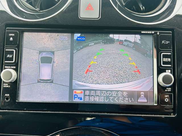 TV付きの車となっております。ドライブの合間の休憩中に気になる番組を見ることができます。