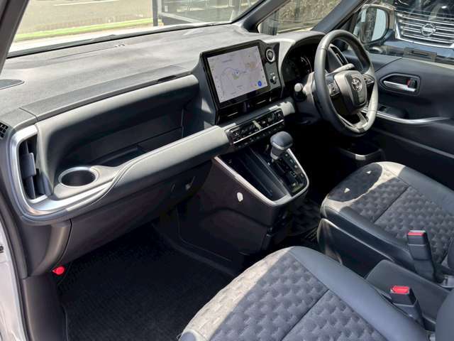 運転席、助手席共にキレイなシートです！