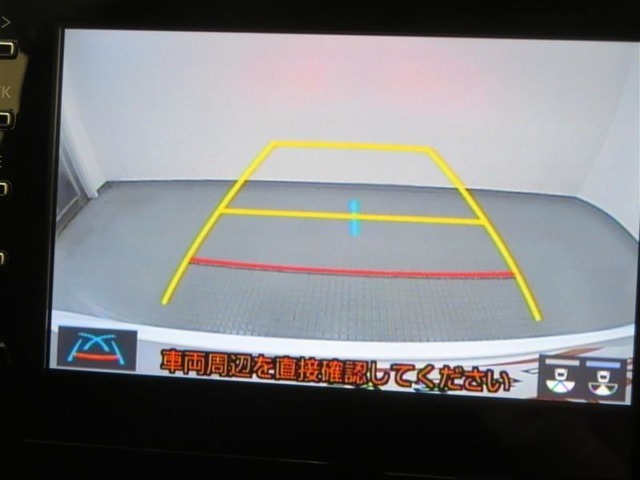狭い駐車場や立体駐車場などもリアルに映るバックガイドモニター付でラクラク駐車♪