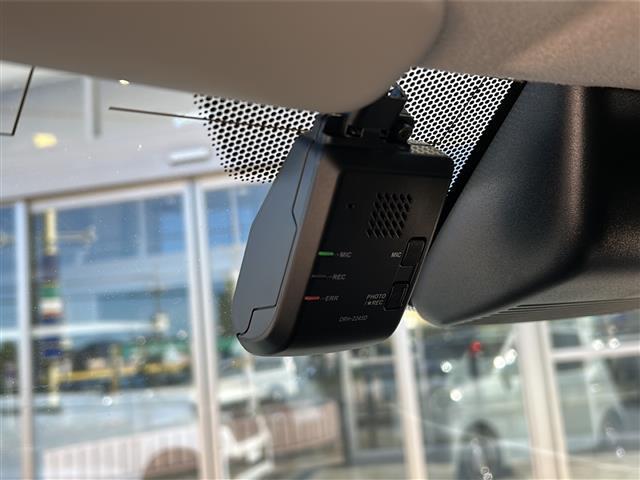 【バックミラー】大きくて見やすいので、後方を見るときも安心です！