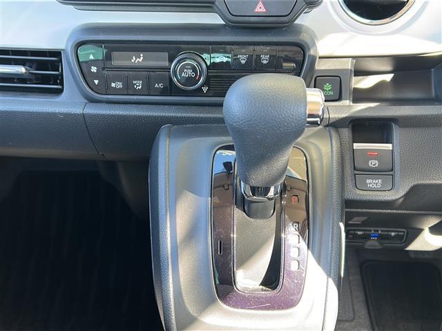 【シフトレバー】シフトも操作しやすく快適なドライブを楽しんでいただけます！