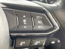 【マツダ・レーダークルーズコントロール】高速道路での長距離走行が楽に！自動で速度を保つクルーズコントロールが、衝突軽減システムと連携し、前方の車両を感知して車間を保つように速度調節してくれます！！