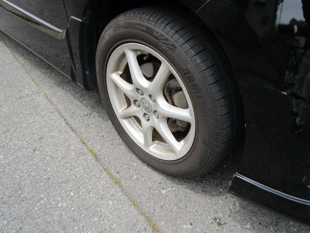 タイヤの溝もまだたっぷり残っています。