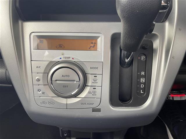 【オートエアコン】車内温度を感知して自動で温度調整をしてくれるのでいつでも快適な車内空間を創り上げます！