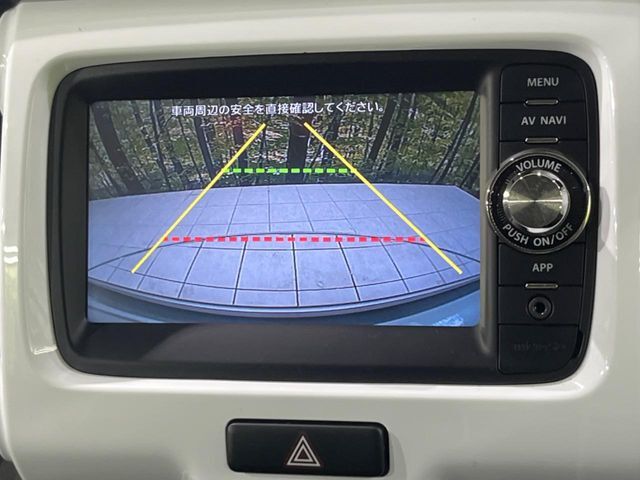 【バックカメラ】駐車時に後方がリアルタイム映像で確認できます。大型商業施設や立体駐車場での駐車時や、夜間のバック時に大活躍！運転スキルに関わらず、今や必須となった装備のひとつです！