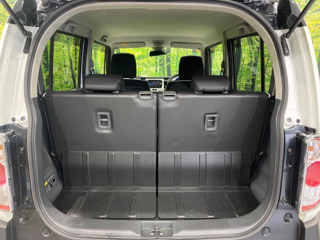 普段のお買い物や通勤、送迎等に十分な荷室スペースを確保しております。セカンドシートを倒すと、大きな荷物の積載も可能です♪
