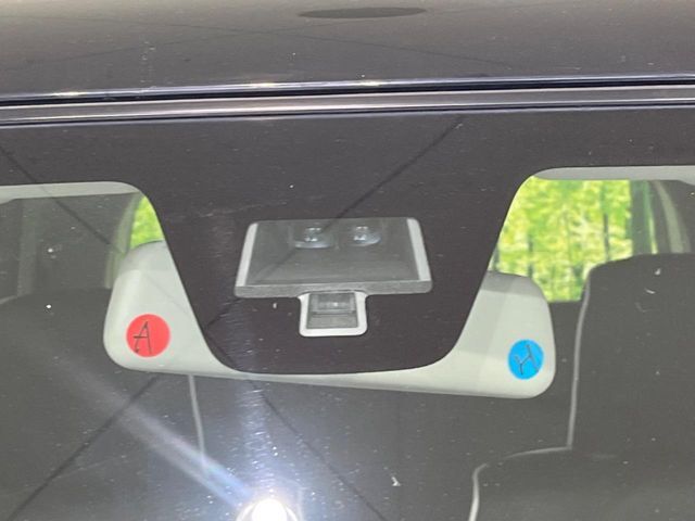 【スズキ　セーフティサポート】走行中に前方の車両等を認識し、衝突しそうな時は警報とブレーキで衝突回避と被害軽減をアシスト。より安全にドライブをお楽しみいただけます。