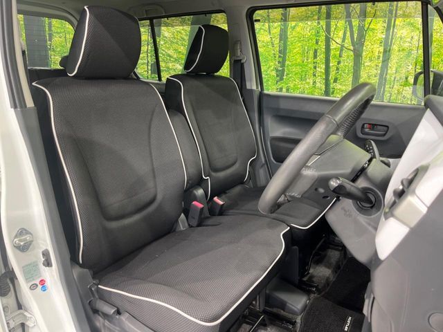 運転席シート廻りは使用感も少なく、良好な状態となっています。丁寧に使われていたことがよくわかりますね。