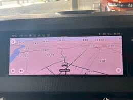 【純正メモリナビ】ブルートゥース接続など多彩な機能を併せ持っており、インパネ周りがすっきりしてますね！