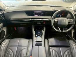 【インテリア】ブラックを基調とした、洗練されたインテリアは一見の価値あり。