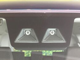 【スマートアシスト】走行中に前方の車両等を認識し、衝突しそうな時は警報とブレーキで衝突回避と被害軽減をアシスト。より安全にドライブをお楽しみいただけます。
