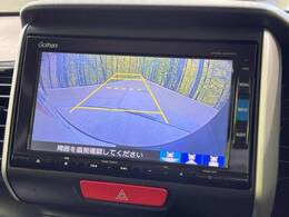 【バックカメラ】駐車時に後方がリアルタイム映像で確認できます。大型商業施設や立体駐車場での駐車時や、夜間のバック時に大活躍！運転スキルに関わらず、今や必須となった装備のひとつです！