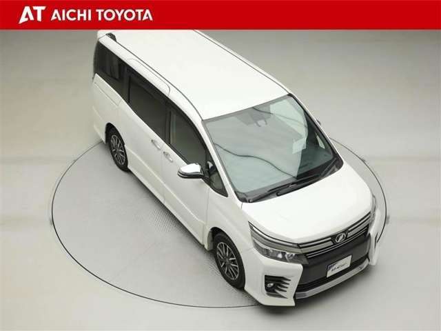両側パワースライドドア付きだから、狭い駐車スペースなどでの乗り降りラクラク♪小さなお子さまのいるご家庭には嬉しい装備です。