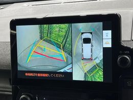 【パノラミックビューモニター】専用のカメラにより、上から見下ろしたような視点で360度クルマの周囲を確認することができます☆死角部分も確認しやすく、狭い場所での切り返しや駐車もスムーズに行えます。