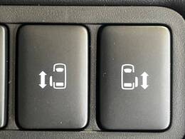 【両側パワースライドドア】スマートキーや運転席のスイッチで後席両側スライドドアの開閉が可能♪電動だから力を入れてドアを開ける必要が無く、小さなお子様でも簡単に開け閉めでき快適です♪