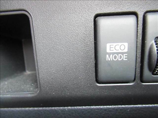 実用燃費の向上をサポートするECOモードは、これまでの発進や加速に加えて車速や走行中の負荷なども検知することで、一定速度の走行や速度を落としてからの加速まで幅広くカバー。
