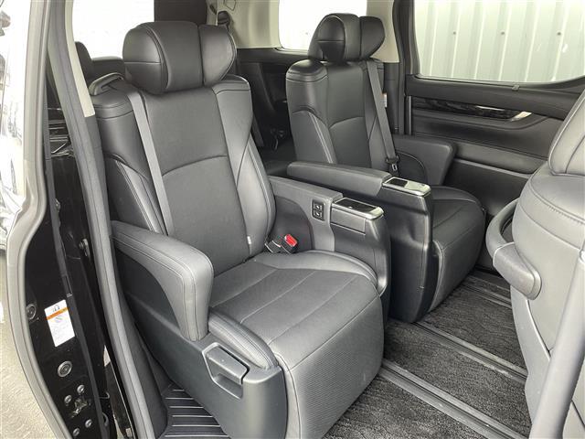 【後部座席】『後部座席周辺』の画像になります。写真の内容に関してご不明点、ご質問等がございましたらお気軽にガリバー店舗までお問い合わせください。