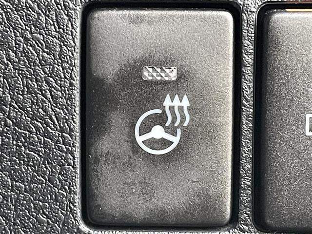 【ステアリングヒーター】冬場の寒い日に手がかじかみながら運転するのはツライですよね。でも、これがあれば安心です！ハンドルのグリップ部がじわっと暖かくなって心までポカポカします。