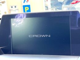 【メーカー純正ナビ】インテリアに溶け込むスタイリッシュな「専用設計」メーカーナビを装備♪視認性や操作性など基本性能にも優れ、より上質なカーライフをお楽しみいただけます。