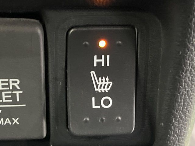 【シートヒーター】寒い日に重宝するシートヒーター！エアコンより早く温まってくれるので寒がりの人も安心ですね♪エアコンの温風は乾燥するから苦手、という方にもをおすすめです。