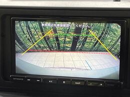 【バックカメラ】駐車時に後方がリアルタイム映像で確認できます。大型商業施設や立体駐車場での駐車時や、夜間のバック時に大活躍！運転スキルに関わらず、今や必須となった装備のひとつです！