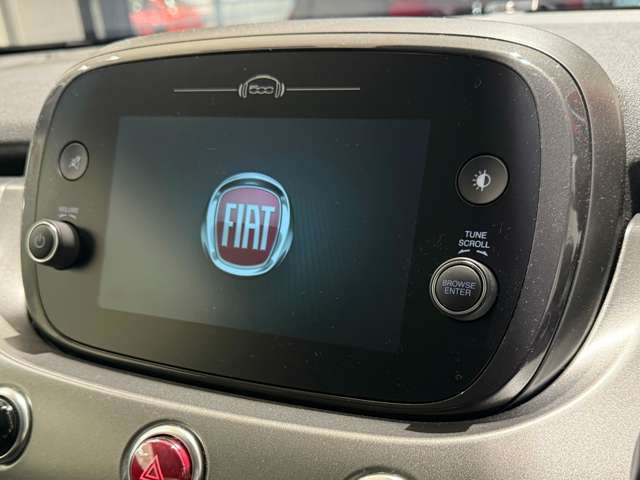 お持ちのスマートフォンが使える、Car Play＆Android Auto対応のU-Connectを搭載。そのままナビゲーション機能がご利用いただけます。