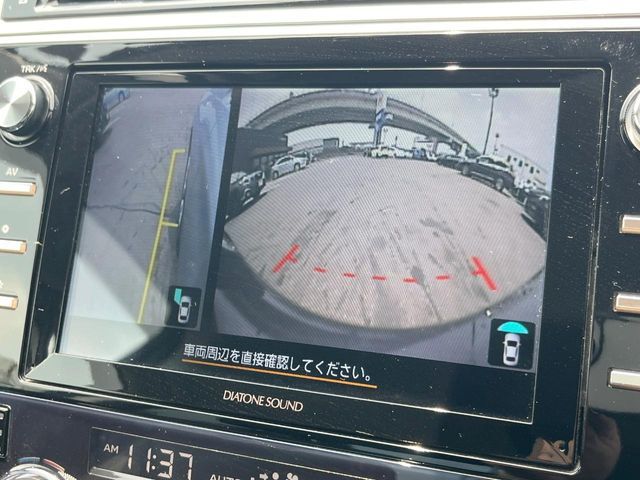 【フロント＆サイドカメラ】ドライバーから見にくい死角部分を映像で確認できる前方と左側面にカメラを装着。見通しがきかない場所や住宅密集地などを運転することが多い人におすすめの安心装備です。