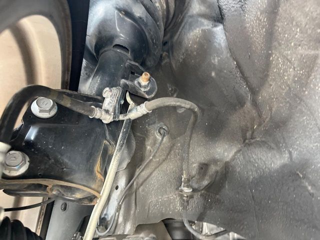 お車を安心してお乗りいただく為には、足回りの定期点検が欠かせません。サービスサポート（有償保証）では無料点検もご提供しており、安心のカーライフをお過ごしいただけるサポート体制が整っています。