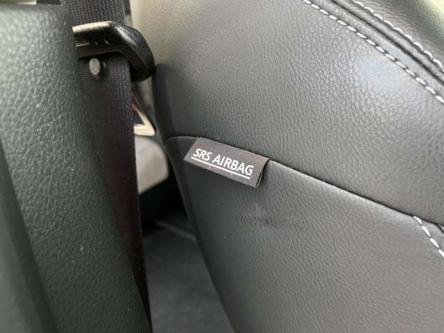 「サイドエアバッグ」　運転席と助手席に乗っている方を守るサイドエアバッグ付き♪