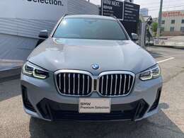 ☆BMWの代名詞とも言える【キドニーグリル】一目見ただけでBMW車であると認識できる確固たるアイコンとして存在感を放ちます☆