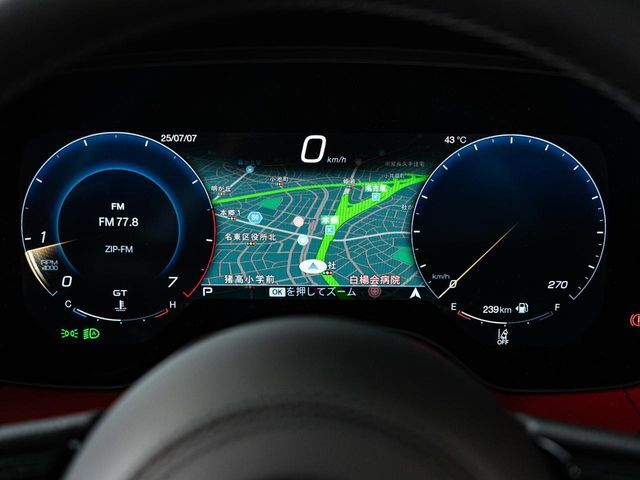 無駄を省いたシンプルなデザインのメーターパネル。