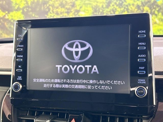 【純正9型ナビ】人気の純正ナビを装備しております。ナビの使いやすさはもちろん、オーディオ機能も充実！キャンプや旅行はもちろん、通勤や買い物など普段のドライブも楽しくなるはず♪