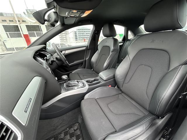 商談ルームにはキッズルームも完備しています☆お子様連れでもゆっくりとお車をお選びいただけます！