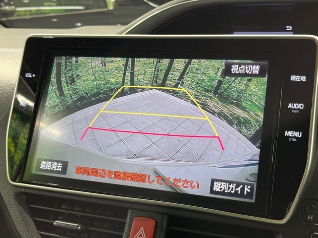 【バックカメラ】駐車時に後方がリアルタイム映像で確認できます。大型商業施設や立体駐車場での駐車時や、夜間のバック時に大活躍！運転スキルに関わらず、今や必須となった装備のひとつです！